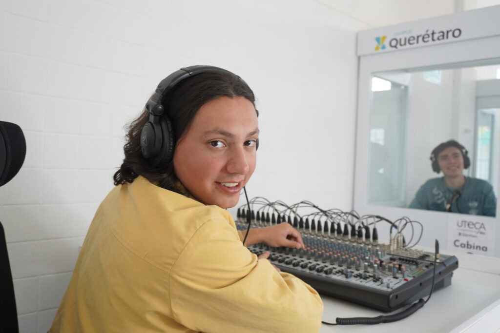 Estudiantes de Interpretación y Traducción en Cabinas de Interpretación en Querétaro